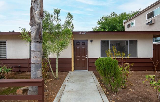 OPEN HOUSE: 11/21 3-5PM ~ 2 BR Cottage in Escondido with Parking!