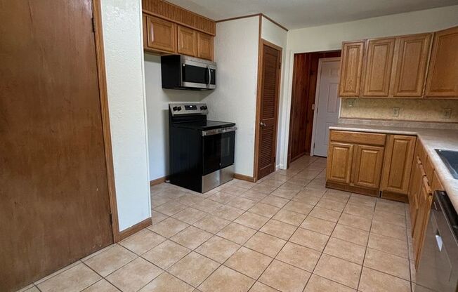 3 beds, 1 bath, $1,385