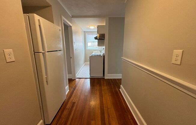 2 beds, 1 bath, 874 sqft, $2,200, Unit 38