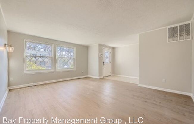 6 Heathrow Manor Ct