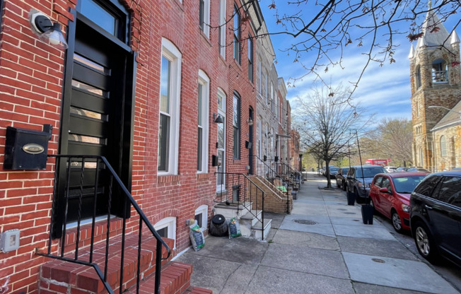 Newly renovated 2 bedroom 2.5 bathroom townhome in Locust Point!