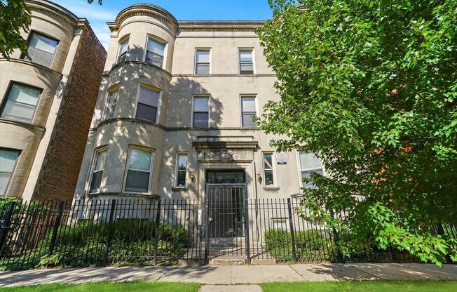 4544 S. Indiana Garden