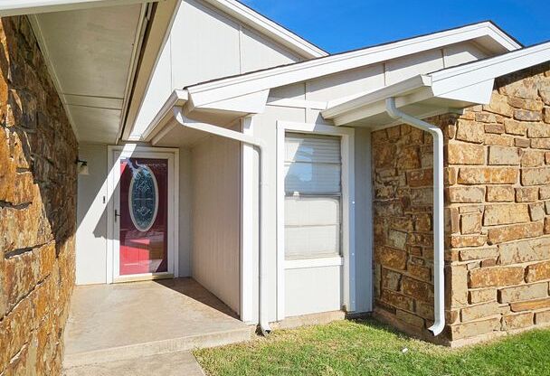 Spacious 3-Bed, 2-Bath Home in Moore School District