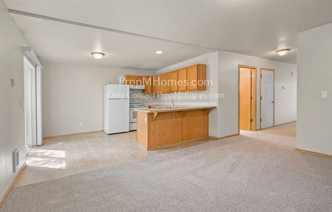 4 beds, 2.5 baths, $2,799, Unit 12580 SE Ramona Street