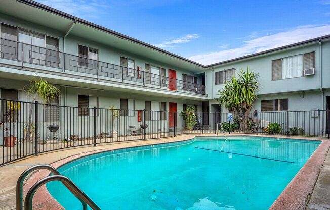 Top floor unit unit with Pool!
