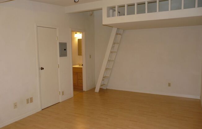 Remodeled Studio Apartment in Mountain View near Tech Companies!