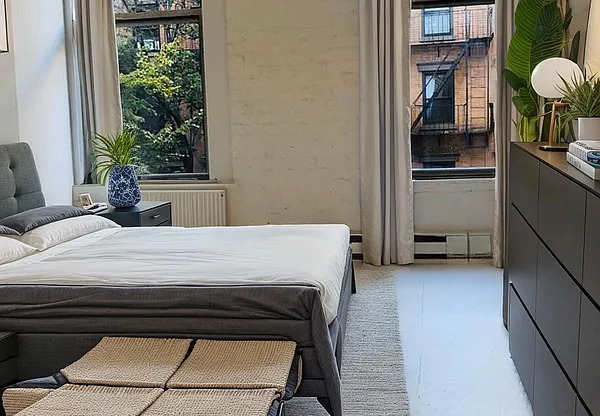 112 W 15 ST