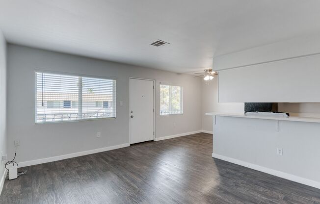 2 beds, 1 bath, 720 sqft, $1,250, Unit B-19