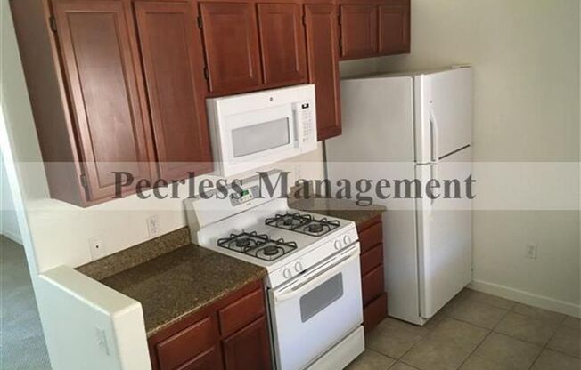 Beautiful 2BD/2BA Condo in Gated Complex - Many Amenities, Available Now!!!
