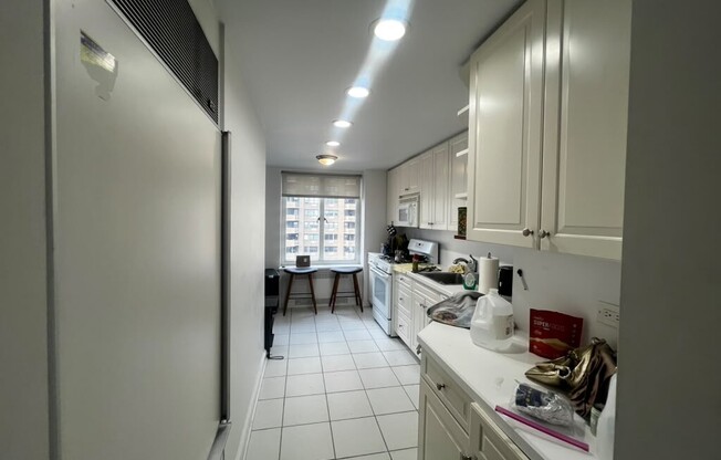 1 bed, 1 bath, 945 sqft, $7,500, Unit 19D