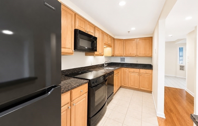 2 beds, 1.5 baths, 1,454 sqft, $2,300, Unit 204