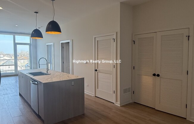 3207 N NARRAGANSETT AVE