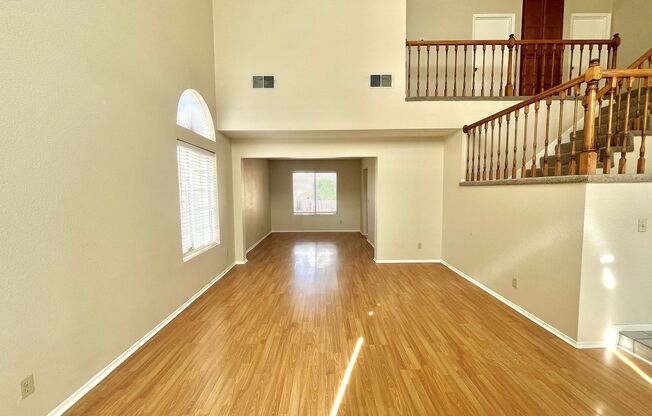 Gorgeous 4 Bedroom Home with Pool & Spa Located in The Lakes