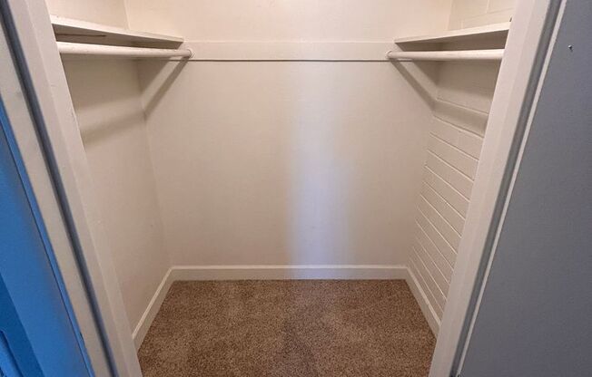 2 beds, 1 bath, 930 sqft, $1,109, Unit 009