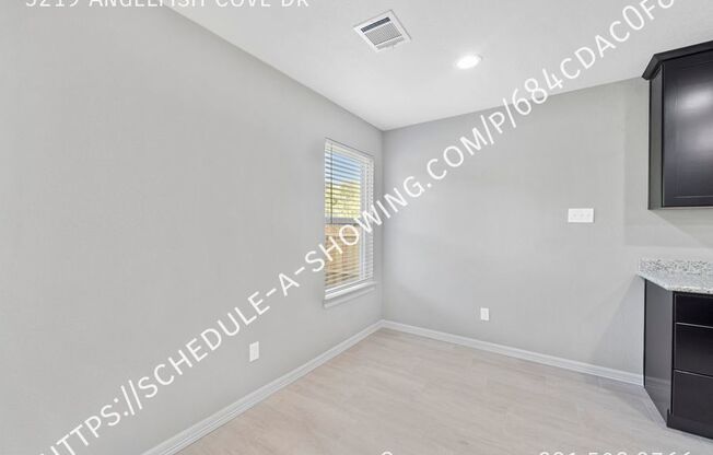 3219 ANGELFISH CV DR