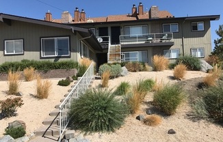 <b>North Reno Two Bedroom Condo Near UNR<br><br>