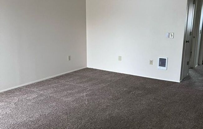 2 beds, 1 bath, 900 sqft, $1,225