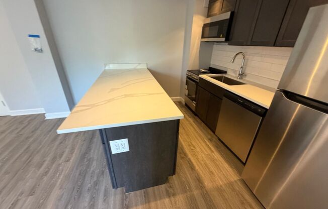 2 beds, 1 bath, $1,595, Unit 508
