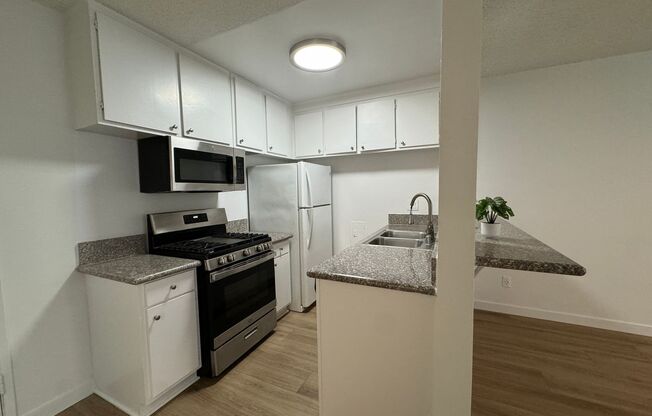 2 beds, 1 bath, $2,225, Unit 072#205