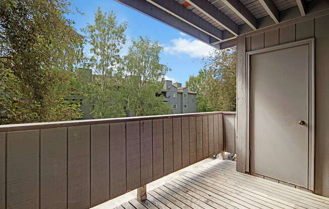 Russian Jack Apartments - Patio