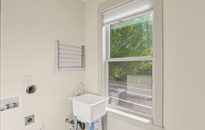 Beautiful 3-Bedroom Home with A/C, Garage & Modern Finishes!