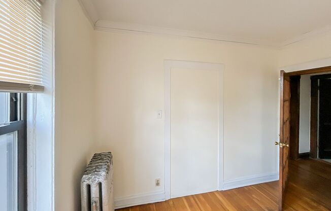2 beds, 1 bath, 845 sqft, $1,735, Unit 3925-3E