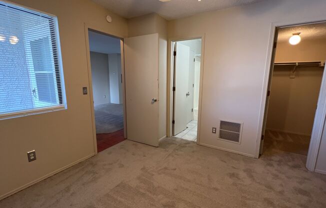 Prime Location! 1 bed 1 bath apartment near Sloan's Lake and Main Street Edgewater **Move-In Credit**