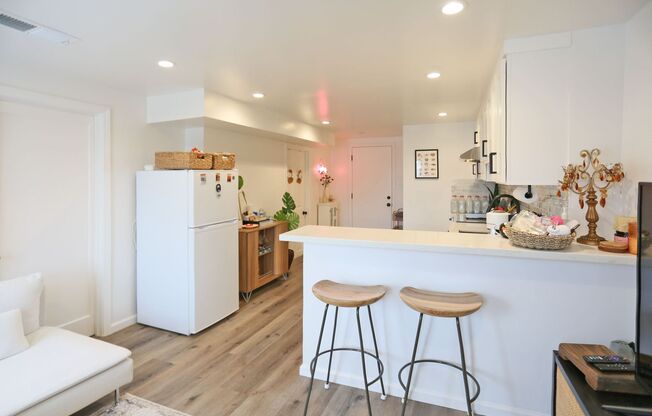 Furnished, garden 1BR/1BA In-Law in the Sunset District, Office (Quintara Street and 42nd Avenue)