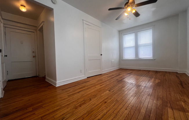 Studio, 1 bath, 450 sqft, $945, Unit 414