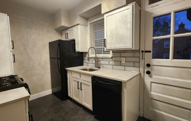 2 beds, 1 bath, $1,400