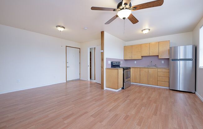 Studio, 1 bath, 400 sqft, $1,195, Unit B05