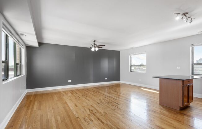 2 beds, 2 baths, 664 sqft, $2,300, Unit 401