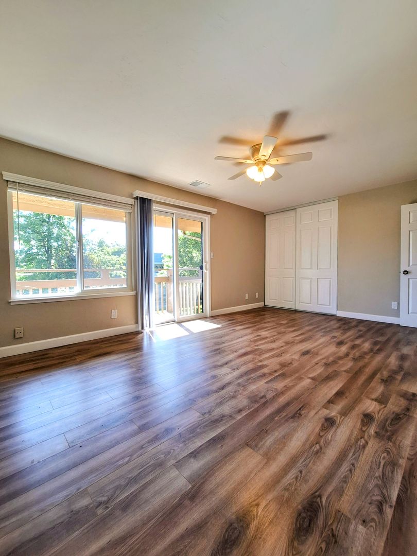 Beautiful & Spacious 3bd Townhouse w/Detached Garage & Pool