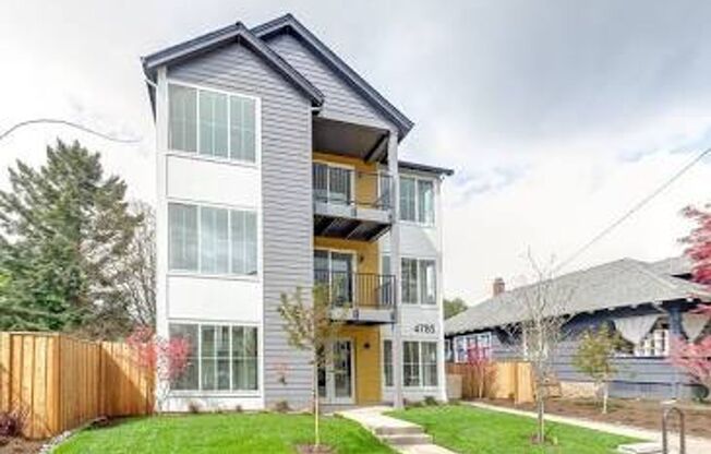 Albina Condominiums