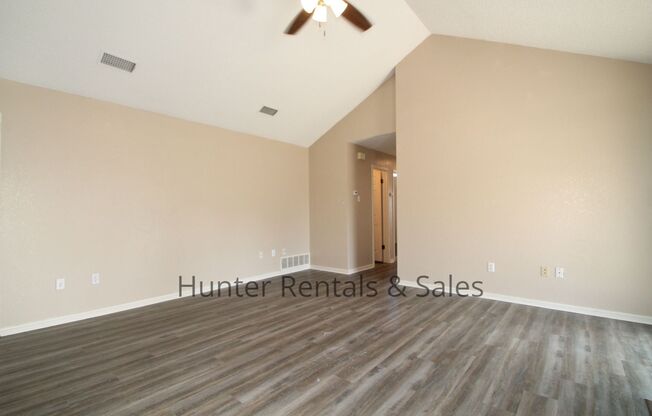 3 beds, 2 baths, $1,275