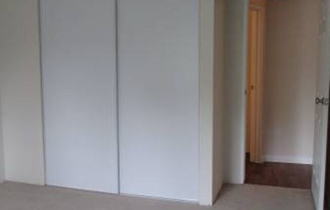 2 beds, 1 bath, 868 sqft, $1,784, Unit 18