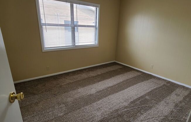 2 beds, 1 bath, $800, Unit 2315 Texas C-7