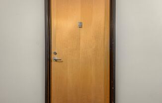 2 beds, 2 baths, $2,100, Unit # 523