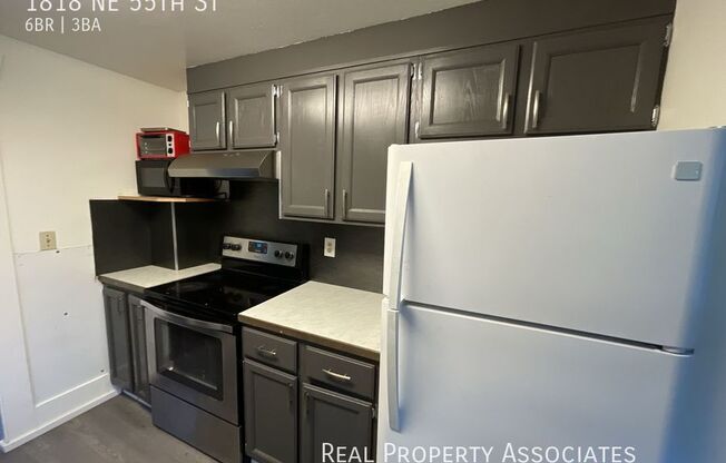 1818 NE 55 ST