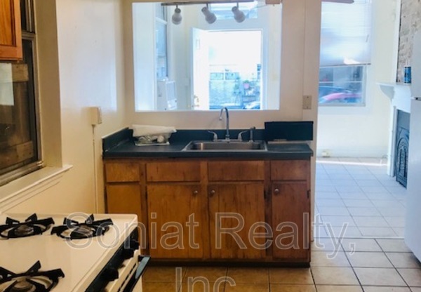 1 bed, 1 bath, 600 sqft, $1,100