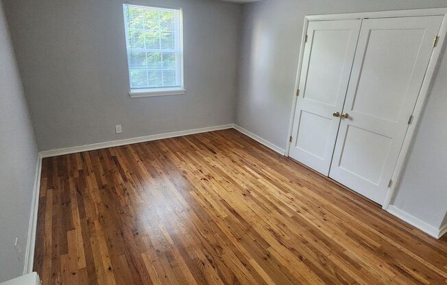 2 beds, 1 bath, 897 sqft, $2,135, Unit B-07