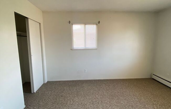 2 beds, 1 bath, $1,200, Unit 1035-A