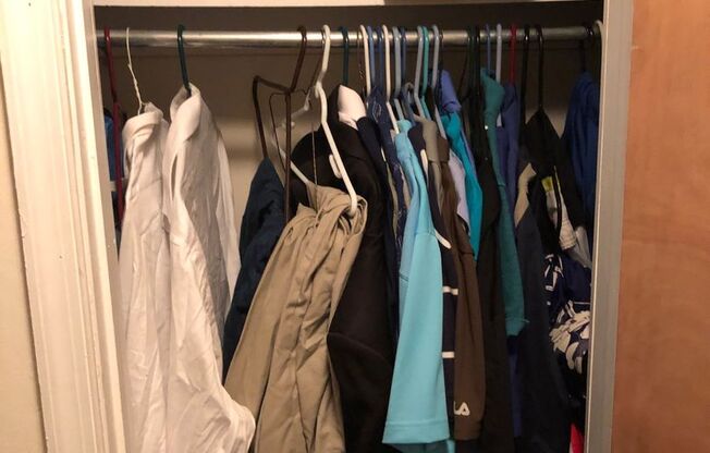 Studio, 1 bath, 295 sqft, $890, Unit B7