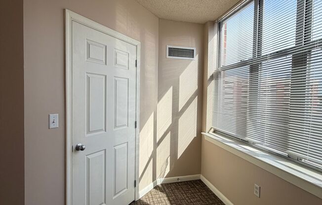 1 bed, 1 bath, 800 sqft, $2,038, Unit T710