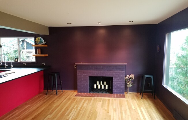 Beautiful Modern Custom Home in Great Salem Neighborhood!