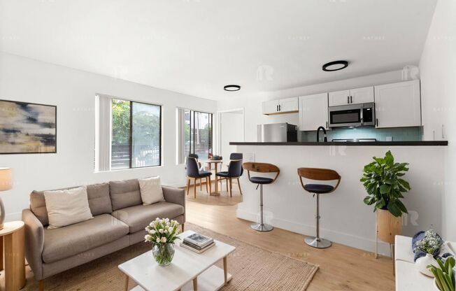 (Anna:B) 11133 Cumpston Street