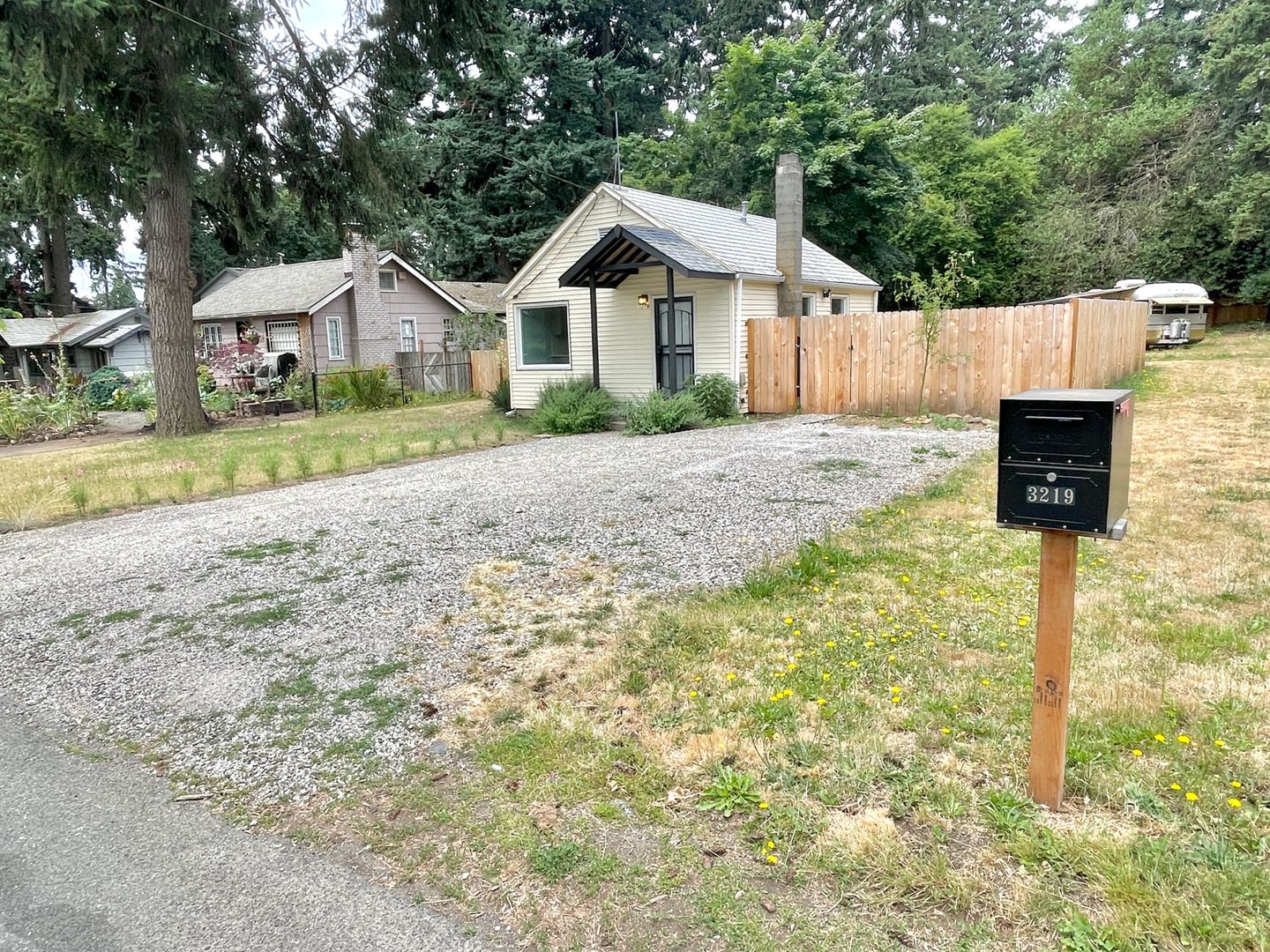 Powellhurst-Gilbert Remodeled Bungalow, Fenced Yard, Off-Street Parking, In-Unit Laundry