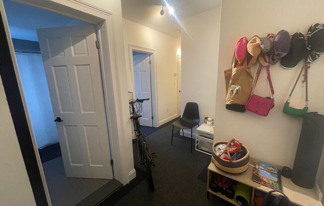 1 bed, 1 bath, 560 sqft, $2,100, Unit 44