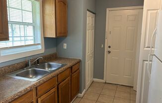 3 beds, 1 bath, $995