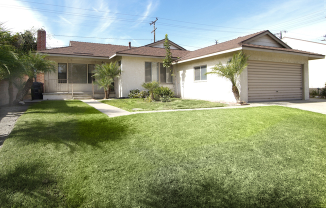 LOVELY 3 BED 1 1/2 BATH HOUSE in LONG BEACH